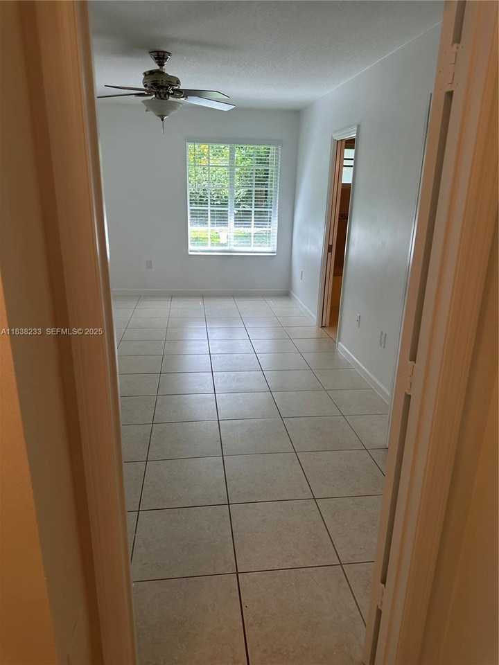 16601 Southwest 92nd Avenue - Photo 6 of 34