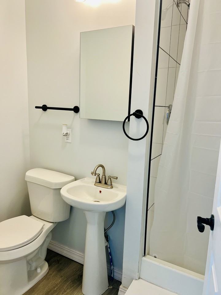 915 W Lapeer St #3 - Photo 6 of 11