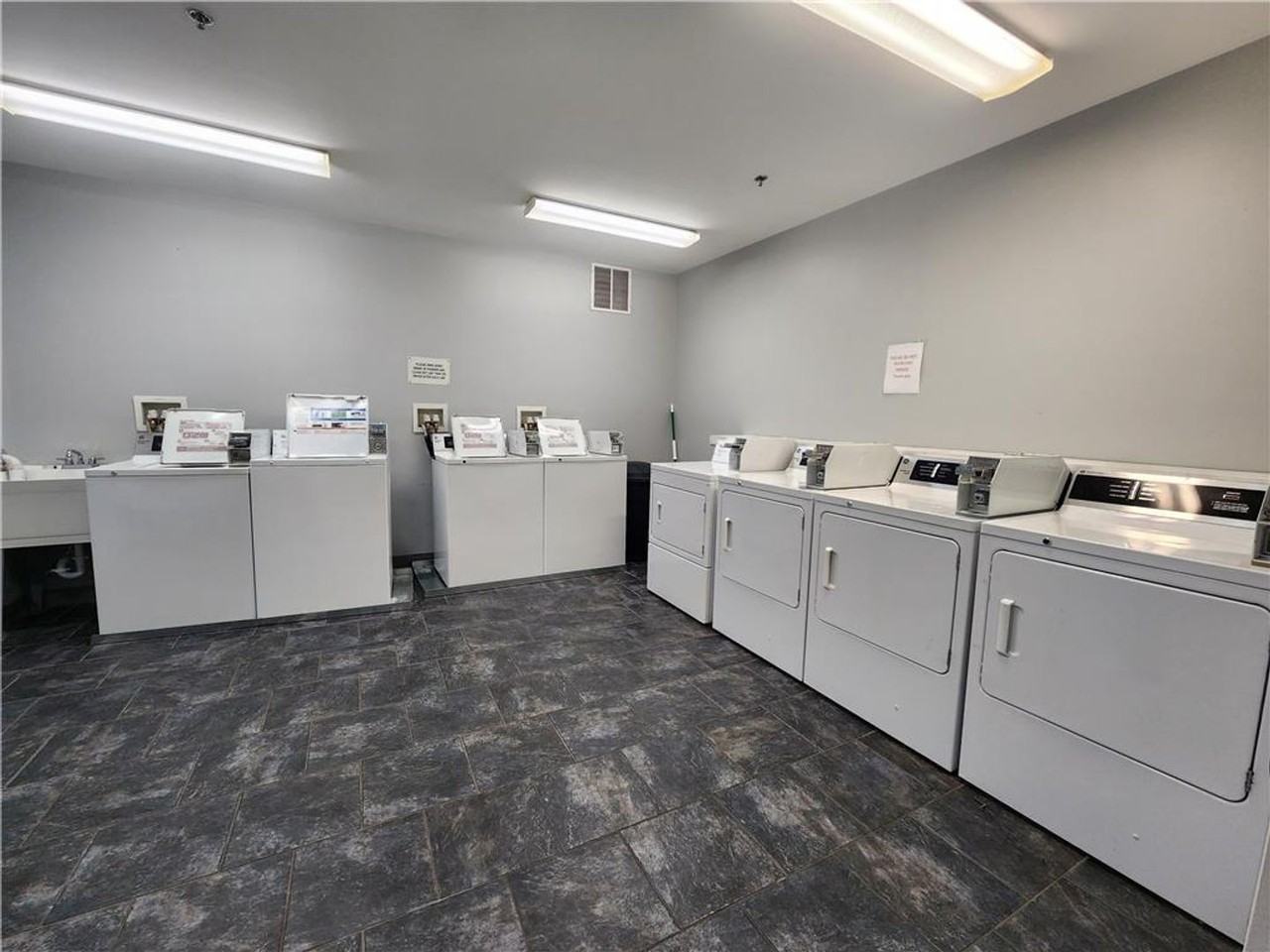 79 W Market St #G - Photo 5 of 9