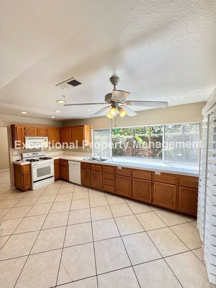 11567 Amelia Dr - Photo 7 of 23