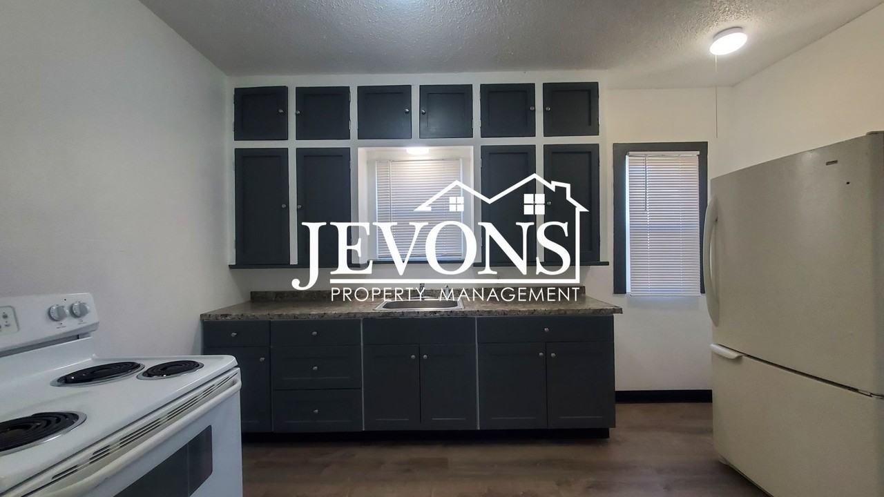 713 N 6th St - Photo 3 of 23