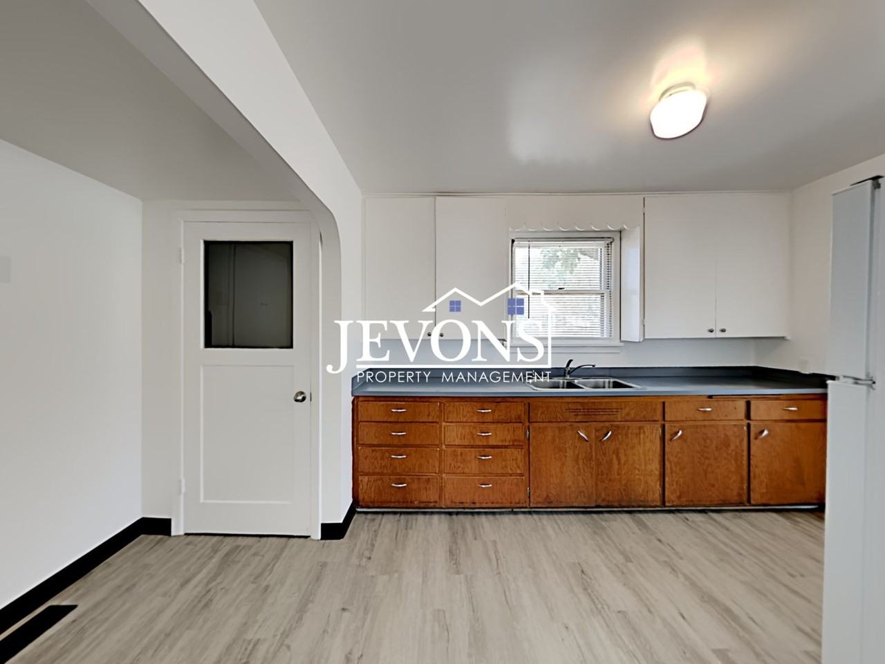 1102 S Fair Ave - Photo 3 of 50