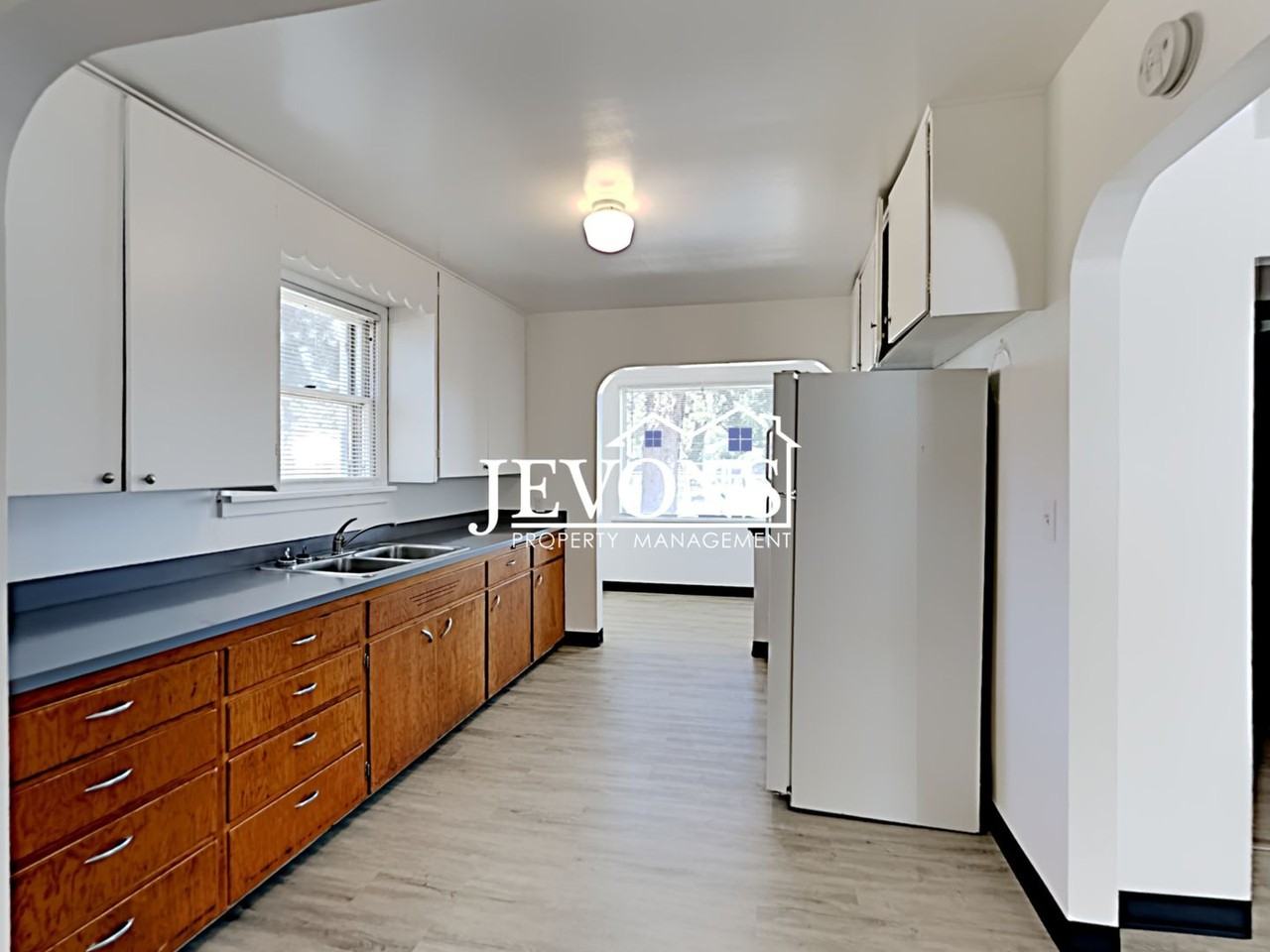 1102 S Fair Ave - Photo 4 of 50