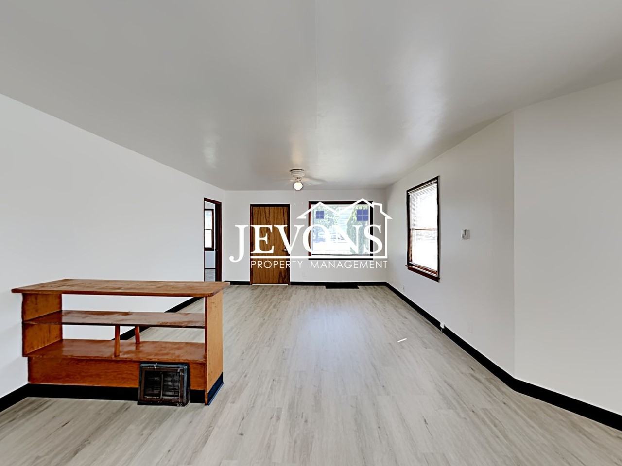 1102 S Fair Ave - Photo 5 of 50