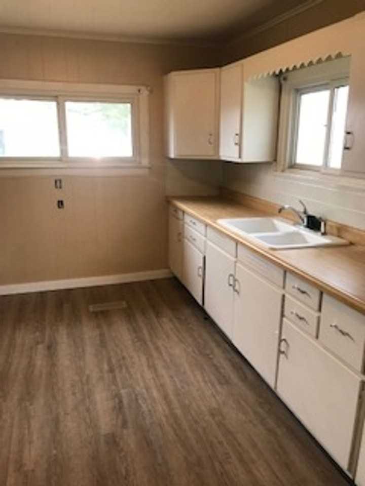 1314 N Cherry St - Photo 3 of 4