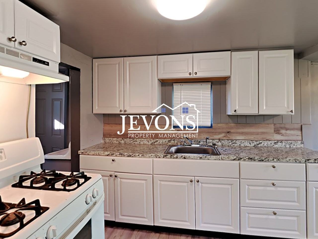 1017 1/2 E Spruce St - Photo 3 of 29