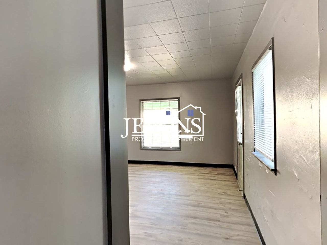 1017 1/2 E Spruce St - Photo 6 of 29