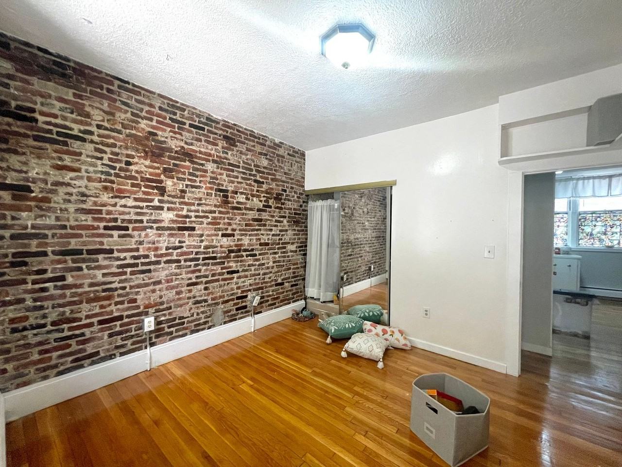 18 Garden St - Photo 4 of 5