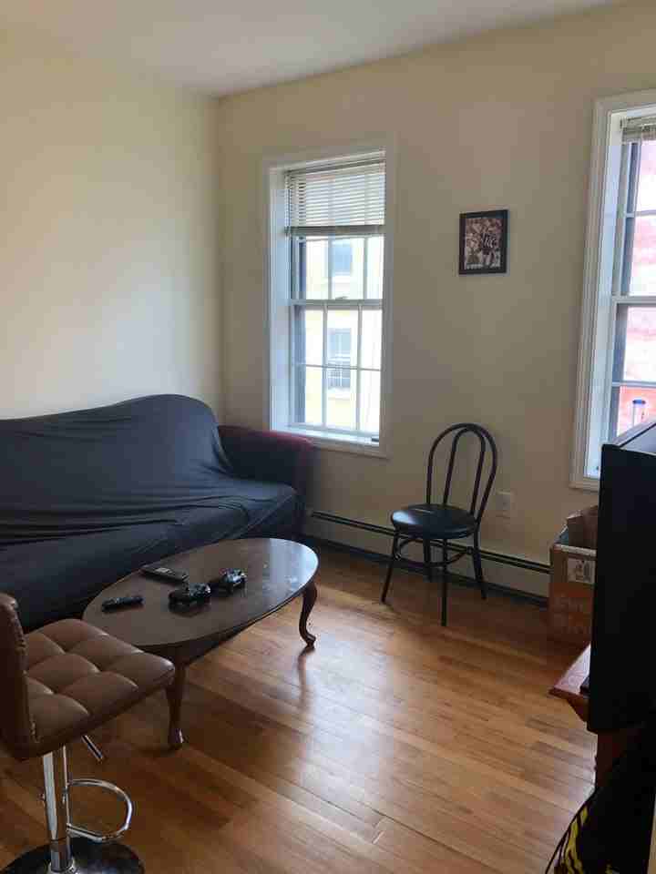 27 Phillips St