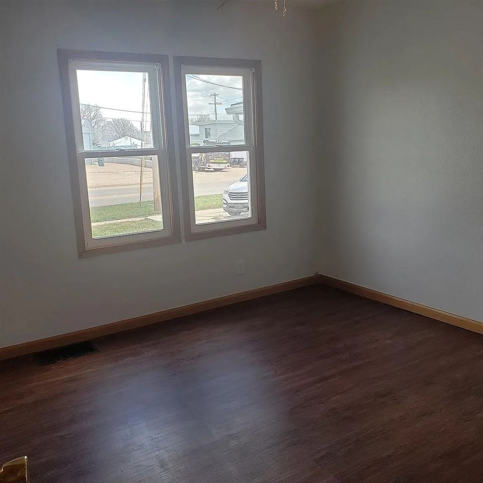 2215 Falls Ave - Photo 5 of 14