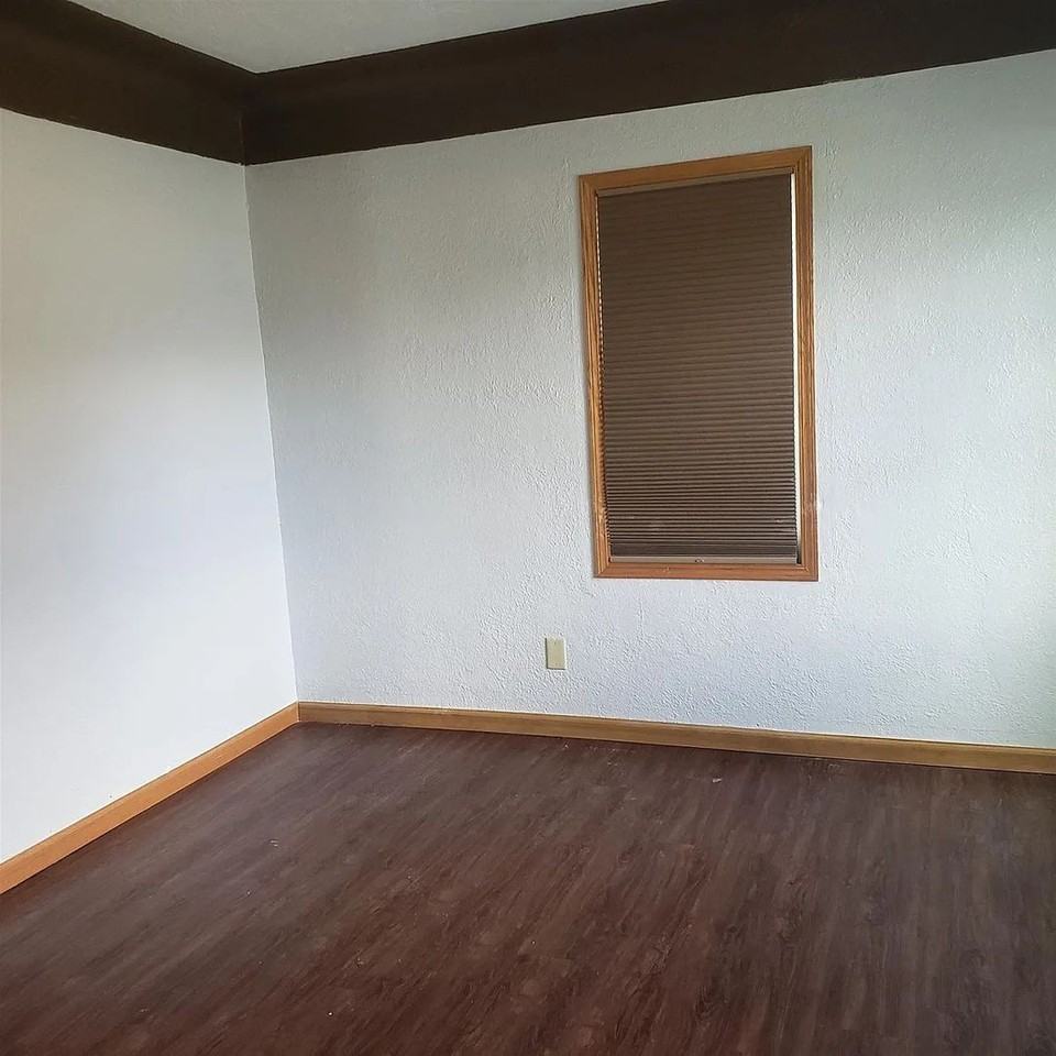 2215 Falls Ave - Photo 6 of 14