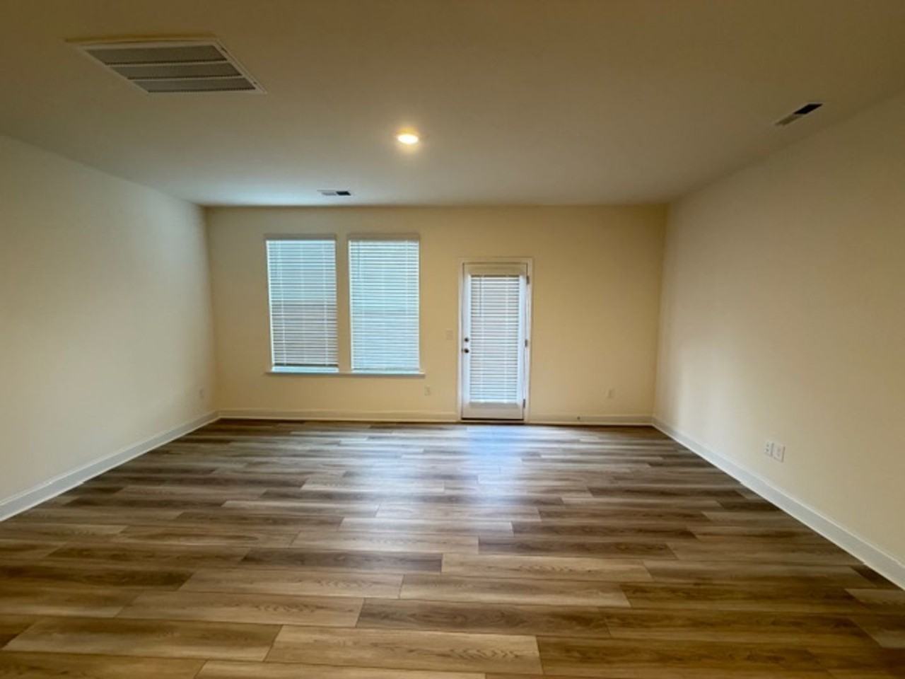 1255 Hammond Dr - Photo 2 of 17