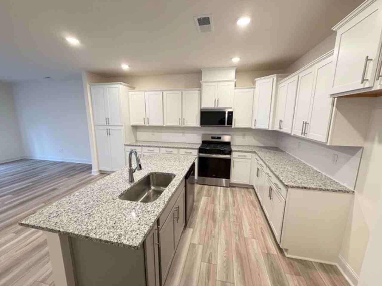 1255 Hammond Dr - Photo 4 of 17