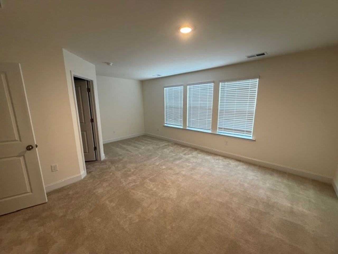 1255 Hammond Dr - Photo 6 of 17