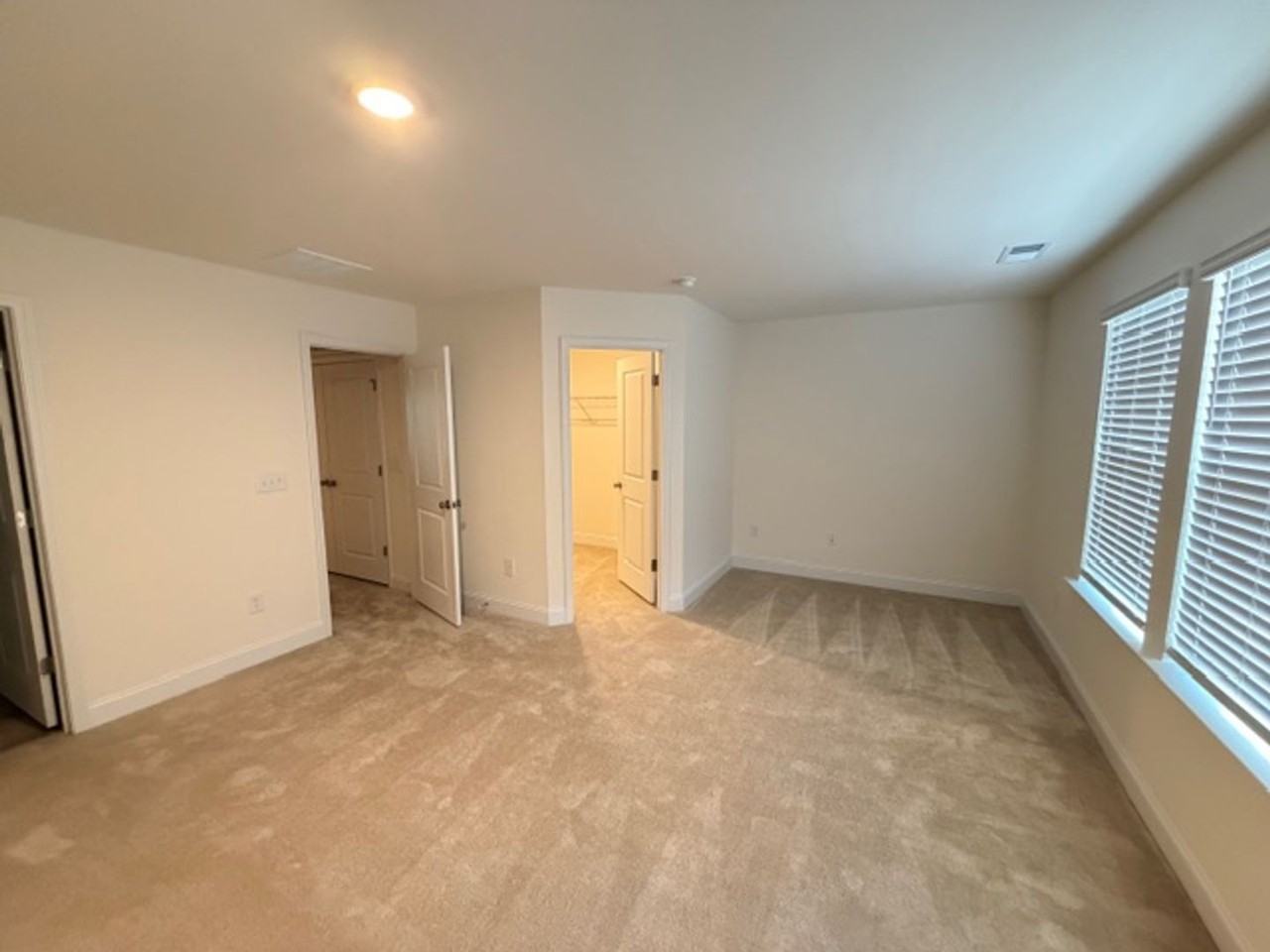 1255 Hammond Dr - Photo 7 of 17