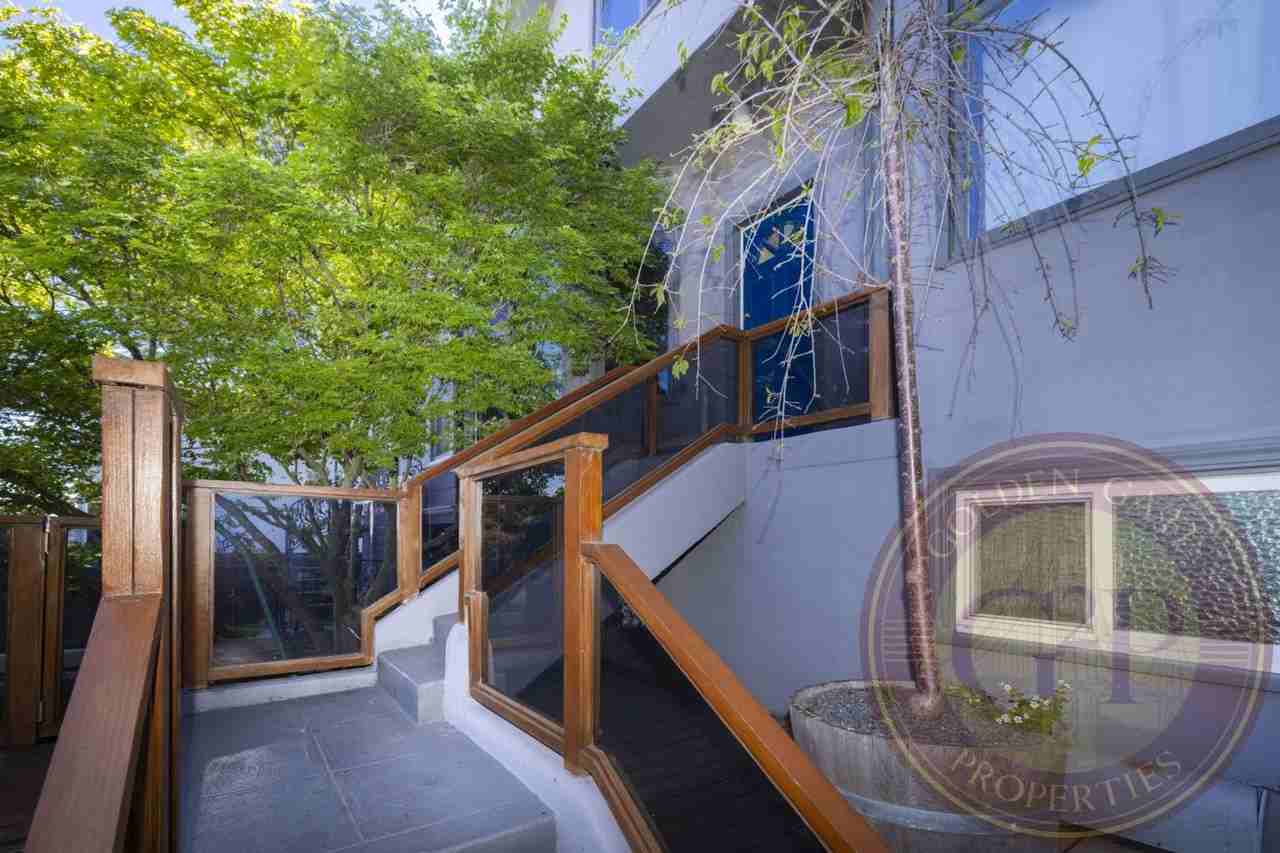 454 Pennsylvania Ave - Photo 4 of 49