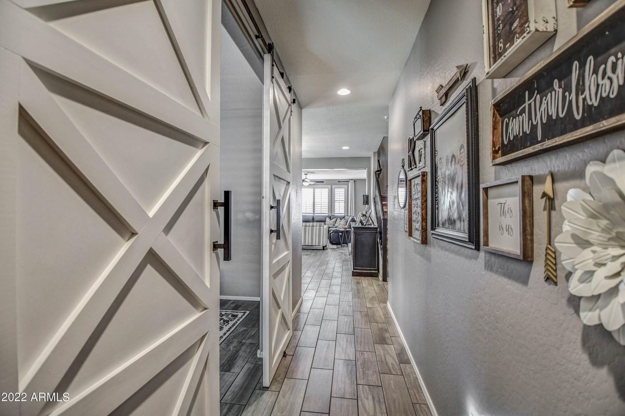 2382 W Chinook Dr - Photo 3 of 24