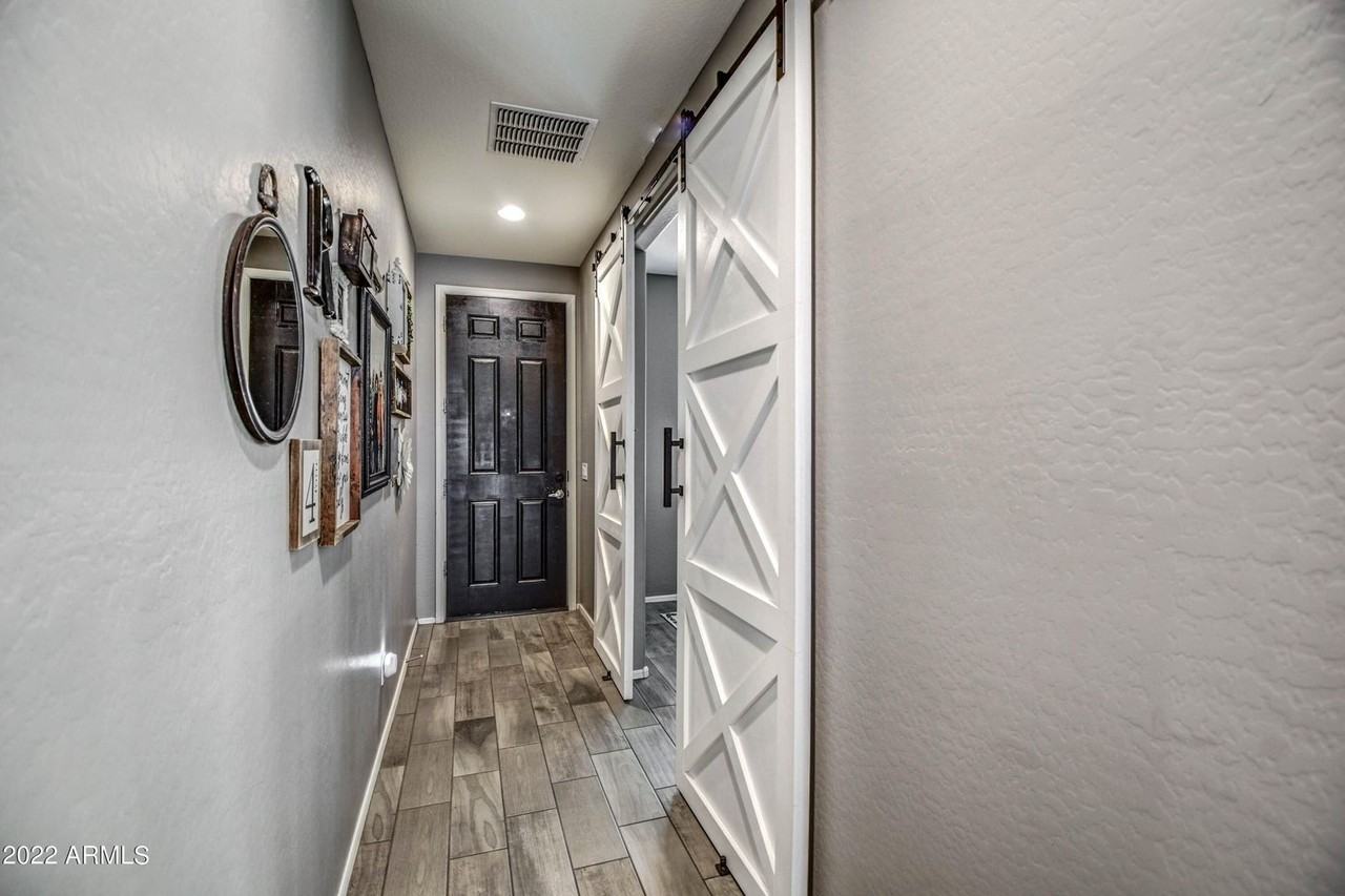 2382 W Chinook Dr - Photo 4 of 24