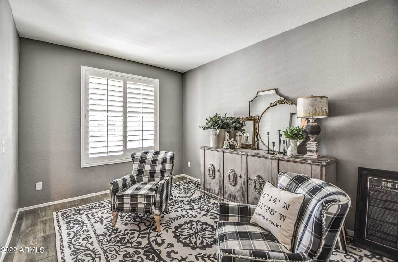 2382 W Chinook Dr - Photo 5 of 24