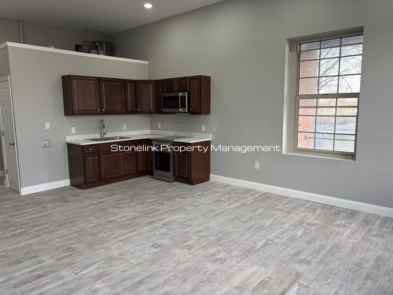 387 Broad Street - Photo 3 of 6