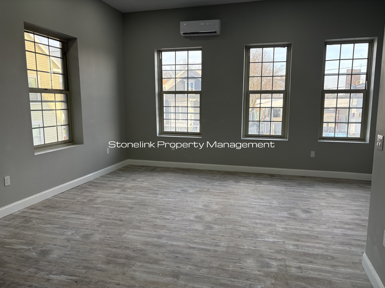 387 Broad Street - Photo 4 of 6