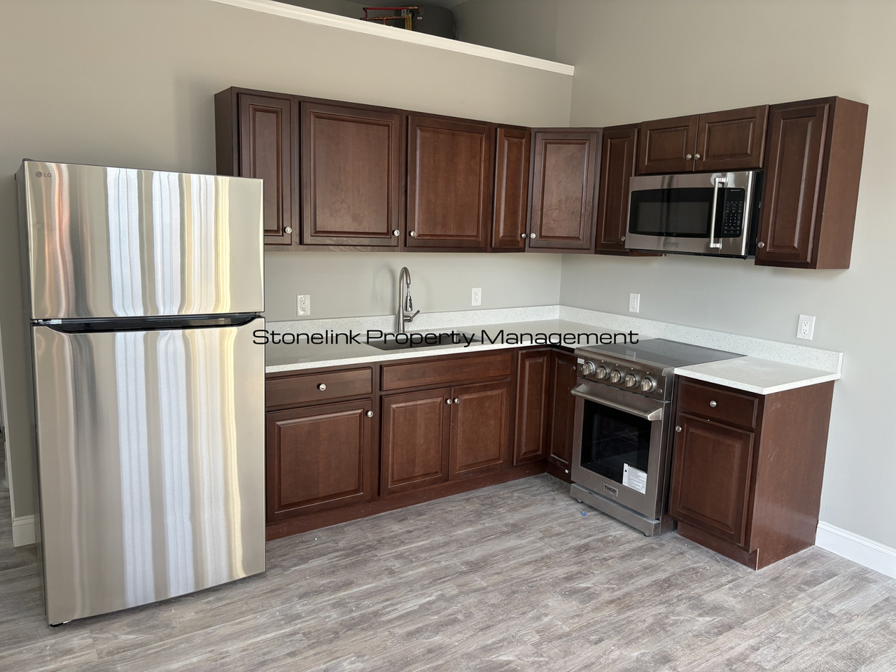 387 Broad Street - Photo 6 of 13