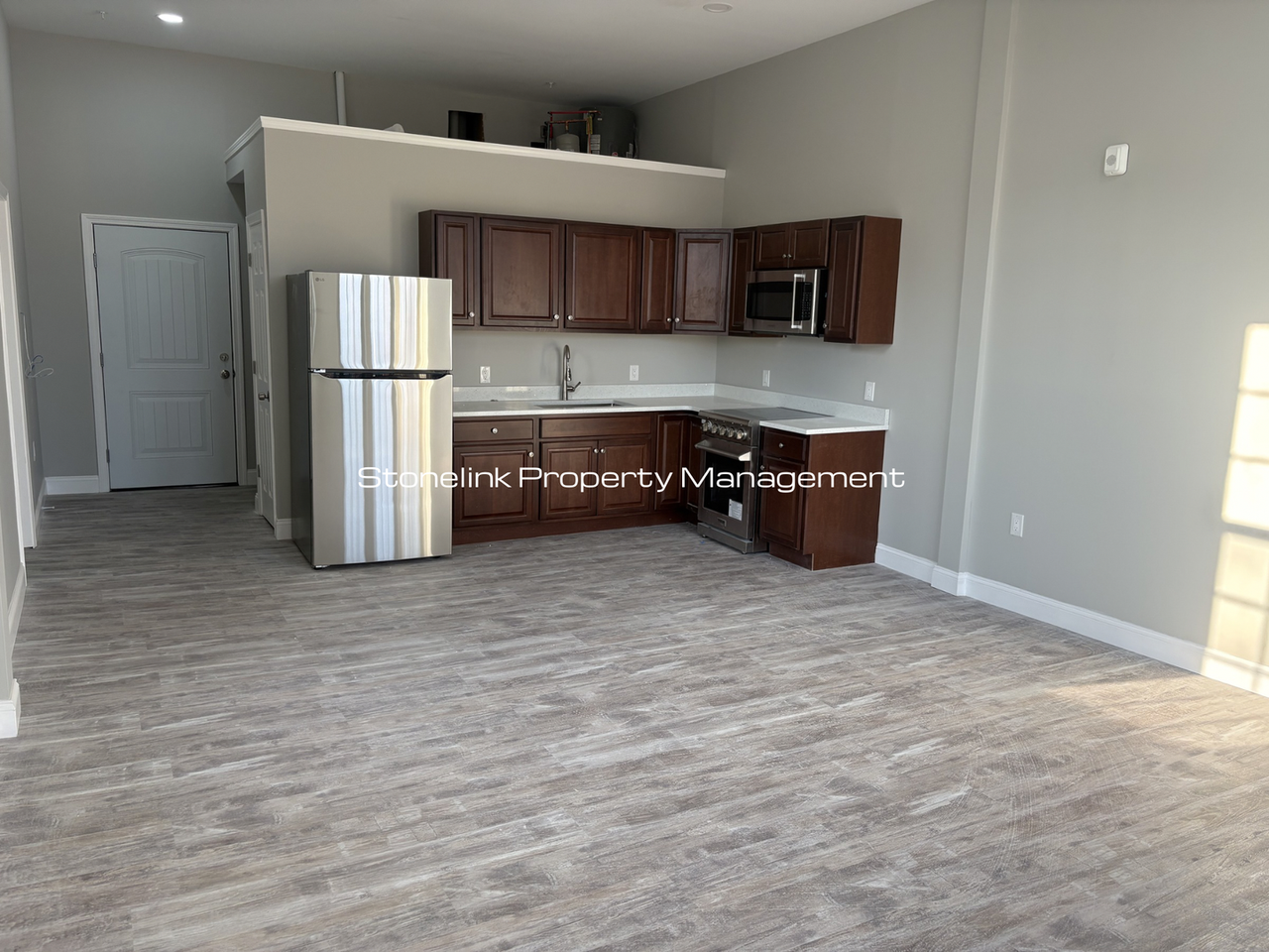 387 Broad Street - Photo 7 of 13