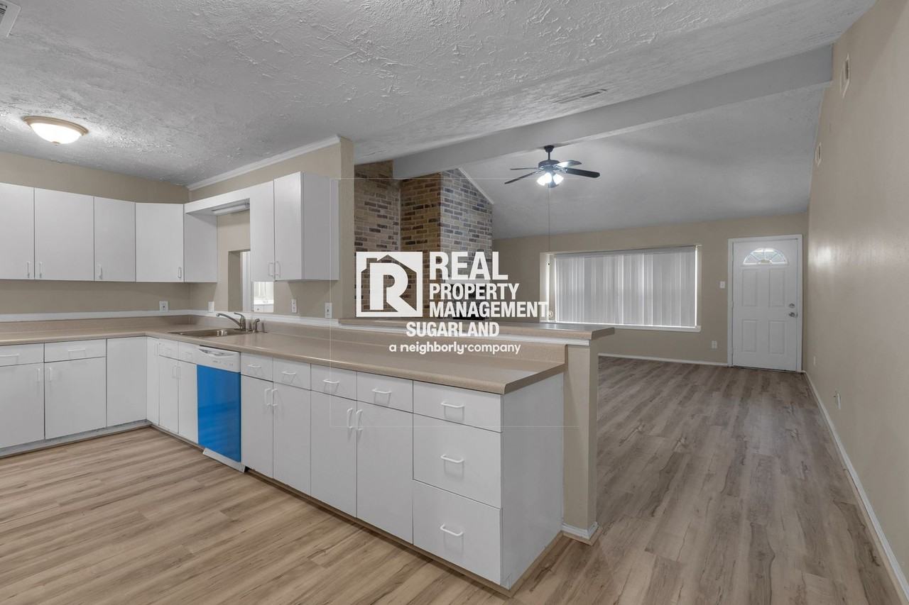 10515 Long River Dr - Photo 2 of 16