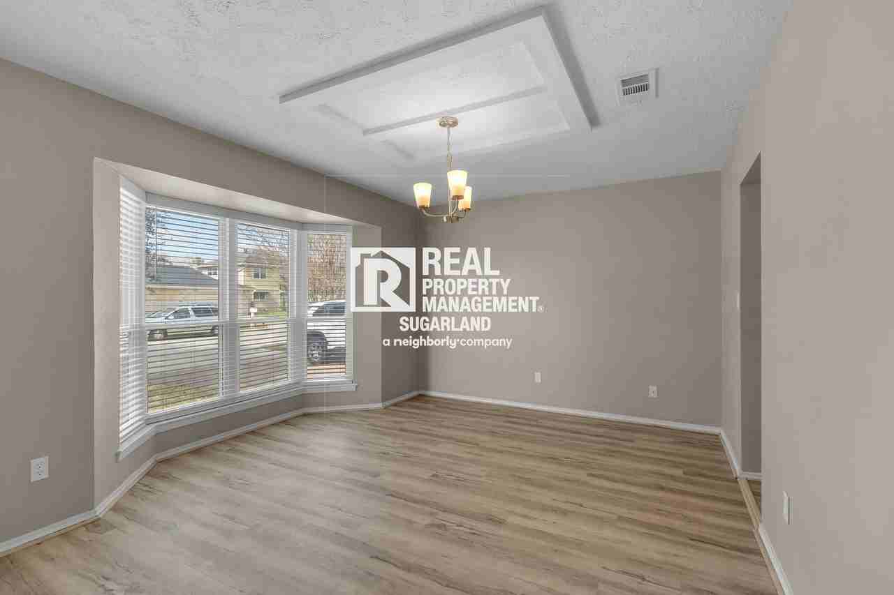 10515 Long River Dr - Photo 5 of 16