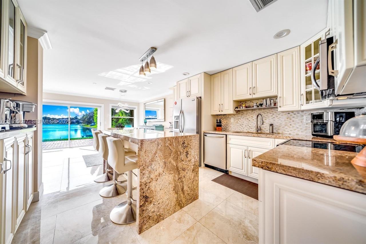 6343 Northwest 36th Avenue - Photo 5 of 38