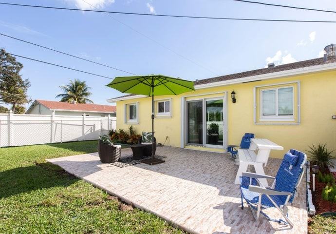 343 Balsam Street - Photo 3 of 9