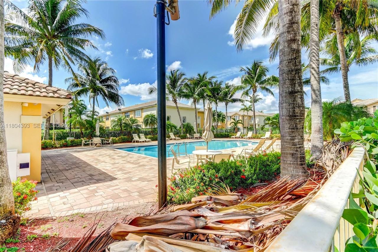 5549 Northwest 113th Court - Photo 5 of 13