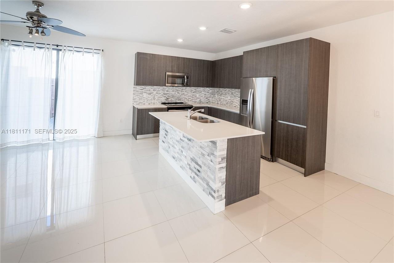 481 SW 91st Court #481 - Photo 3 of 43