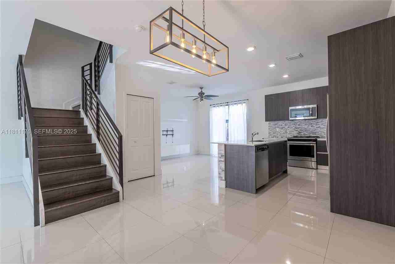 481 SW 91st Court #481 - Photo 4 of 43