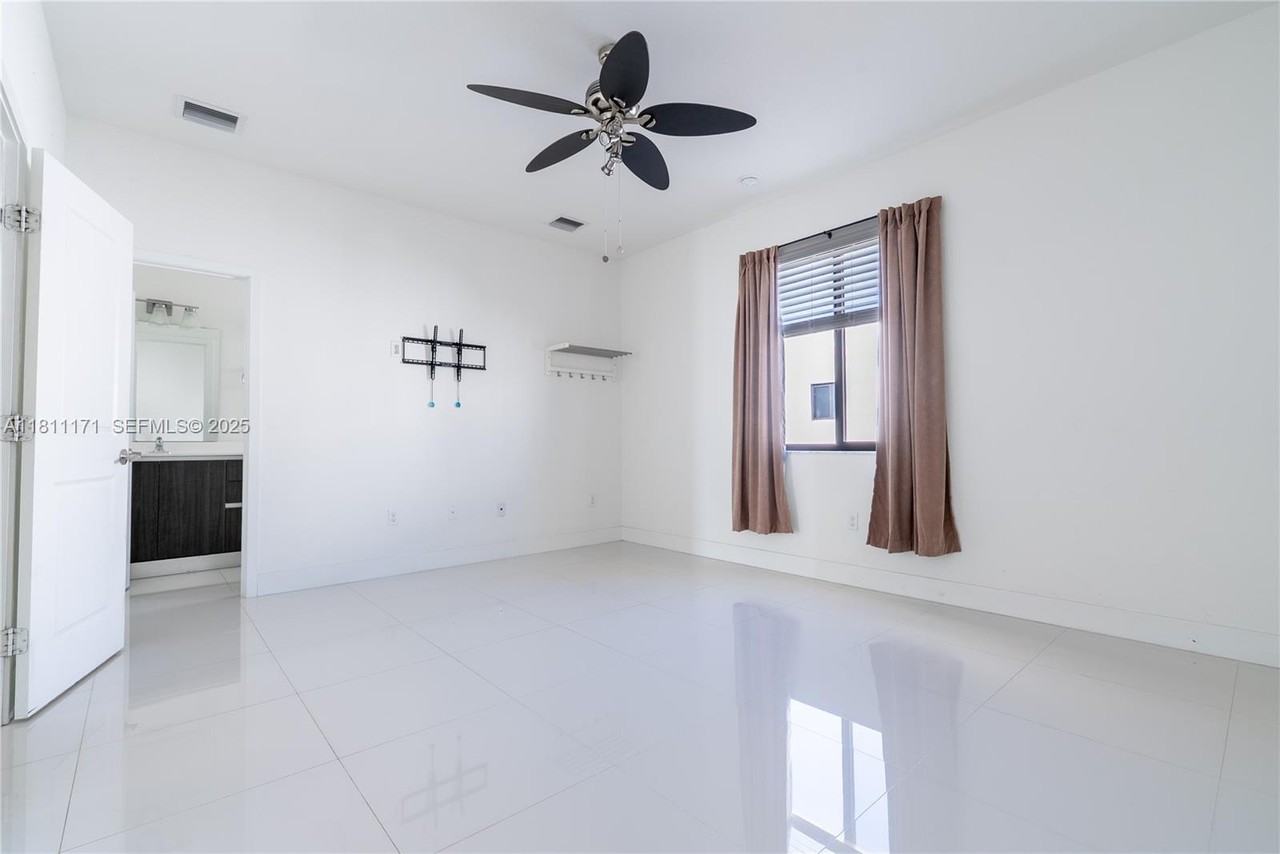 481 SW 91st Court #481 - Photo 7 of 43