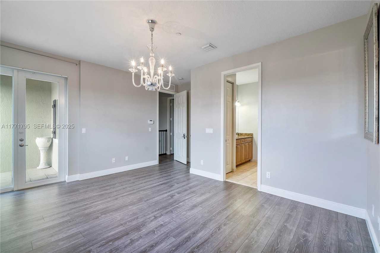 407 Southeast 13th Street - Photo 7 of 21