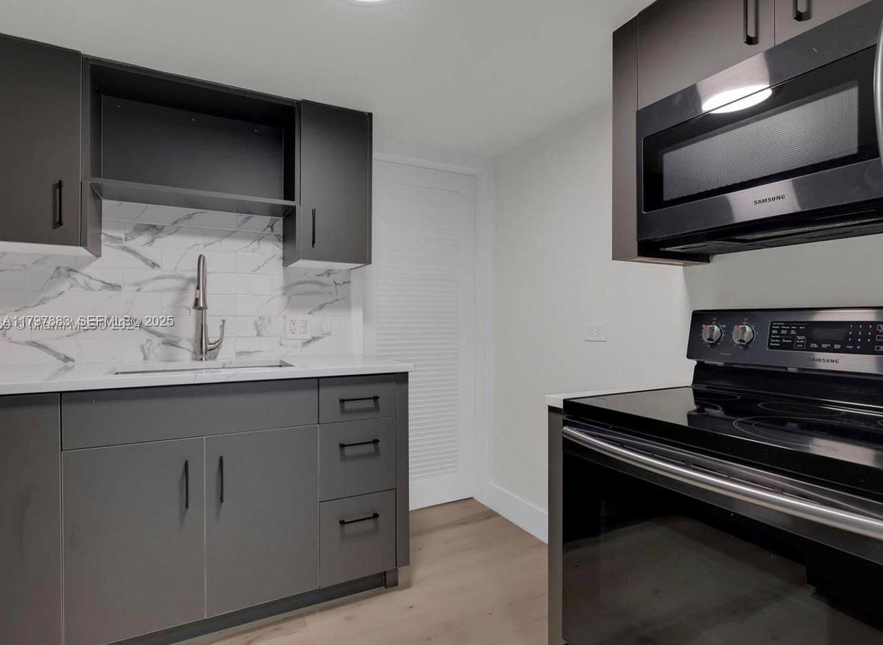 345 Northwest 44th Street #0 - Photo 5 of 12