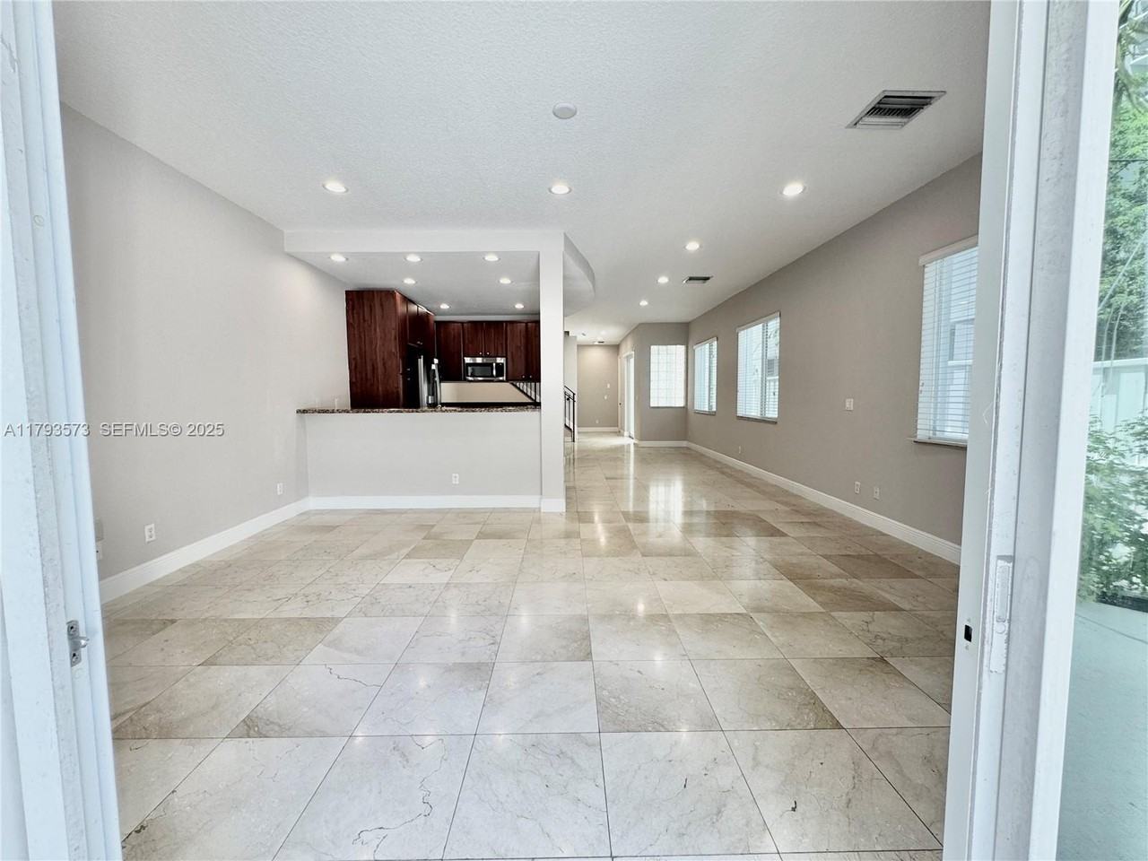 504 Southwest 4th Avenue - Photo 2 of 52
