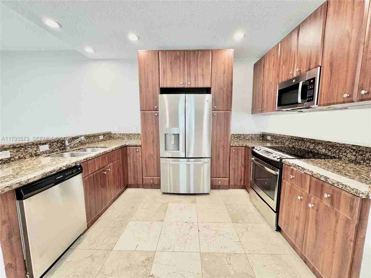 504 Southwest 4th Avenue - Photo 3 of 52