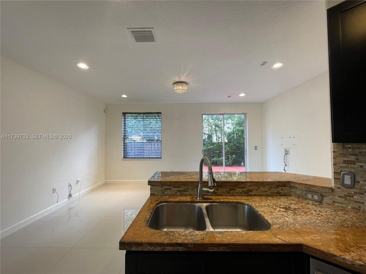 17047 Southwest 38th Court - Photo 5 of 39