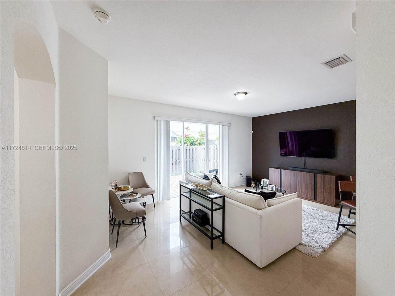 8160 Northwest 116th Avenue - Photo 2 of 49