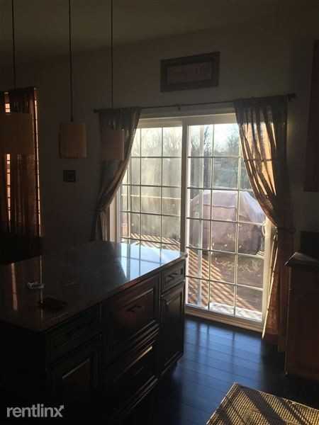 1260 Brooke Dr - Photo 2 of 6