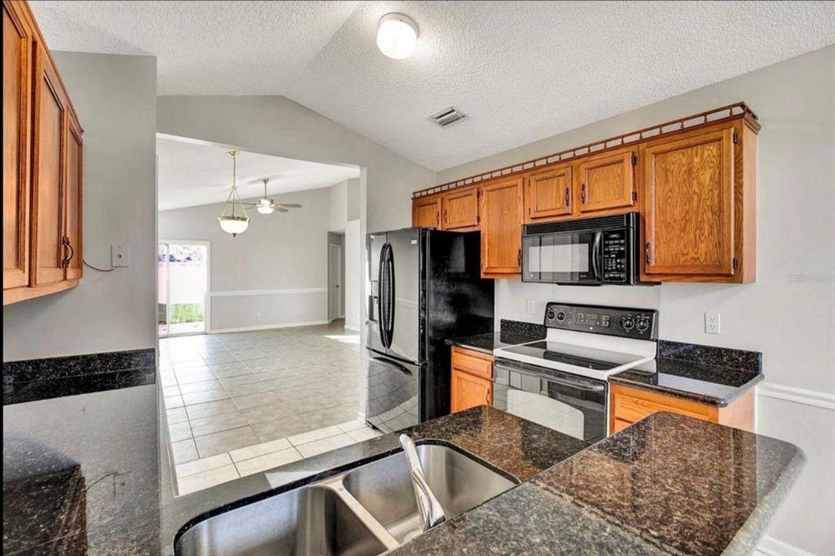 12330 Mastin Cove Rd - Photo 2 of 7