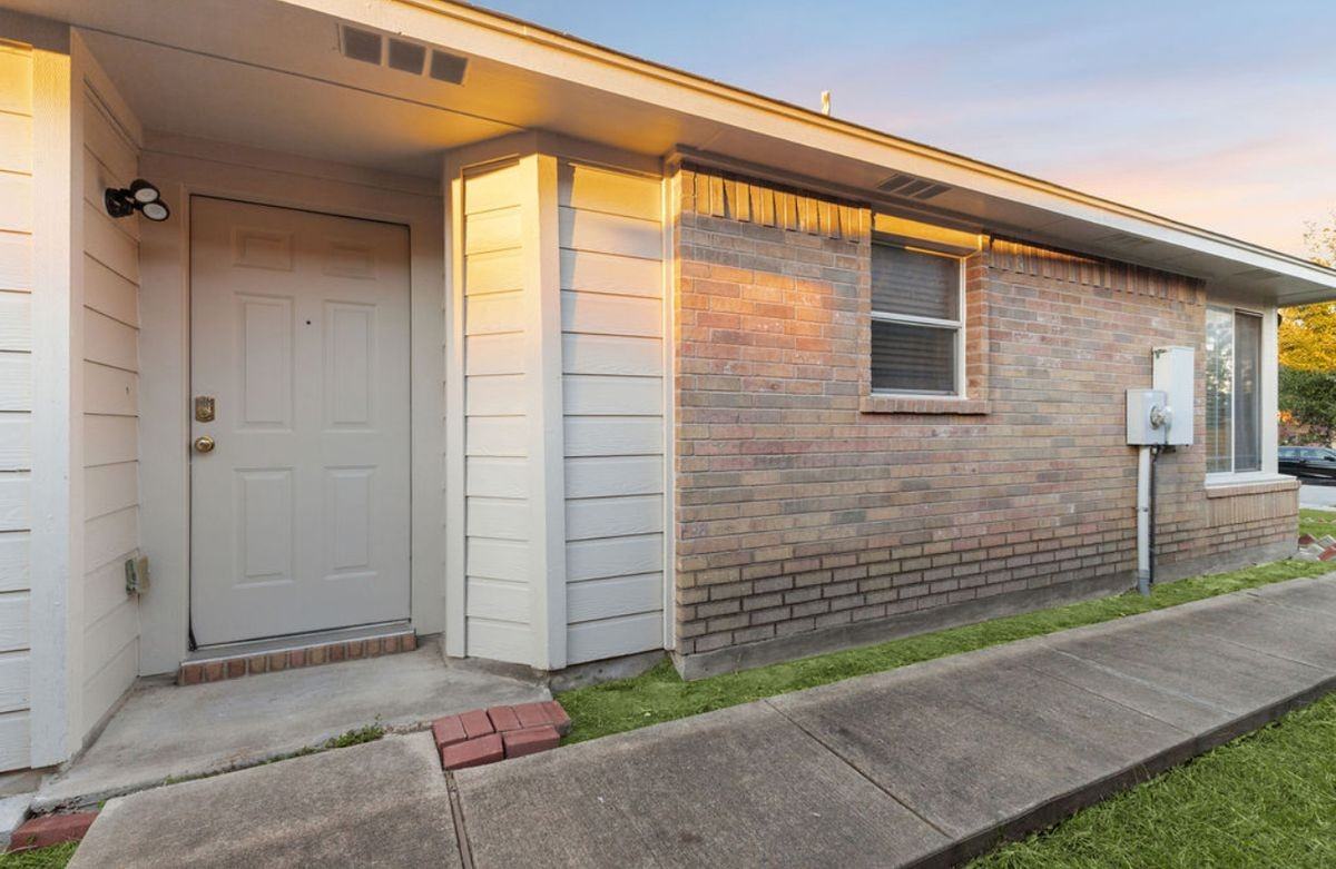 13326 James Monroe St - Photo 3 of 15