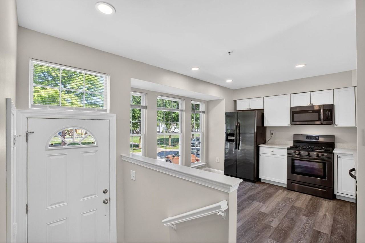 2736 Albermarle Pl - Photo 4 of 15