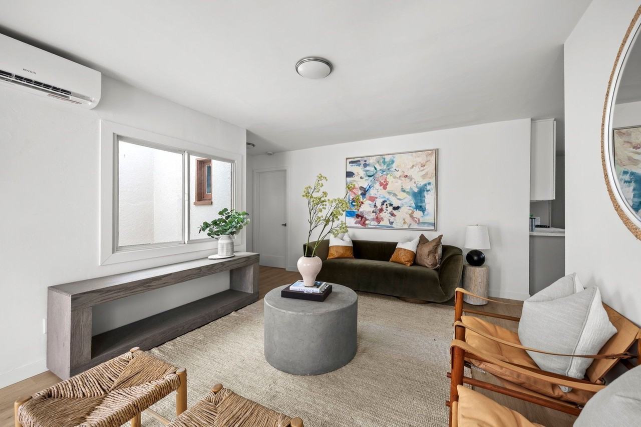 1510 W 52nd St #1510 - Photo 2 of 33