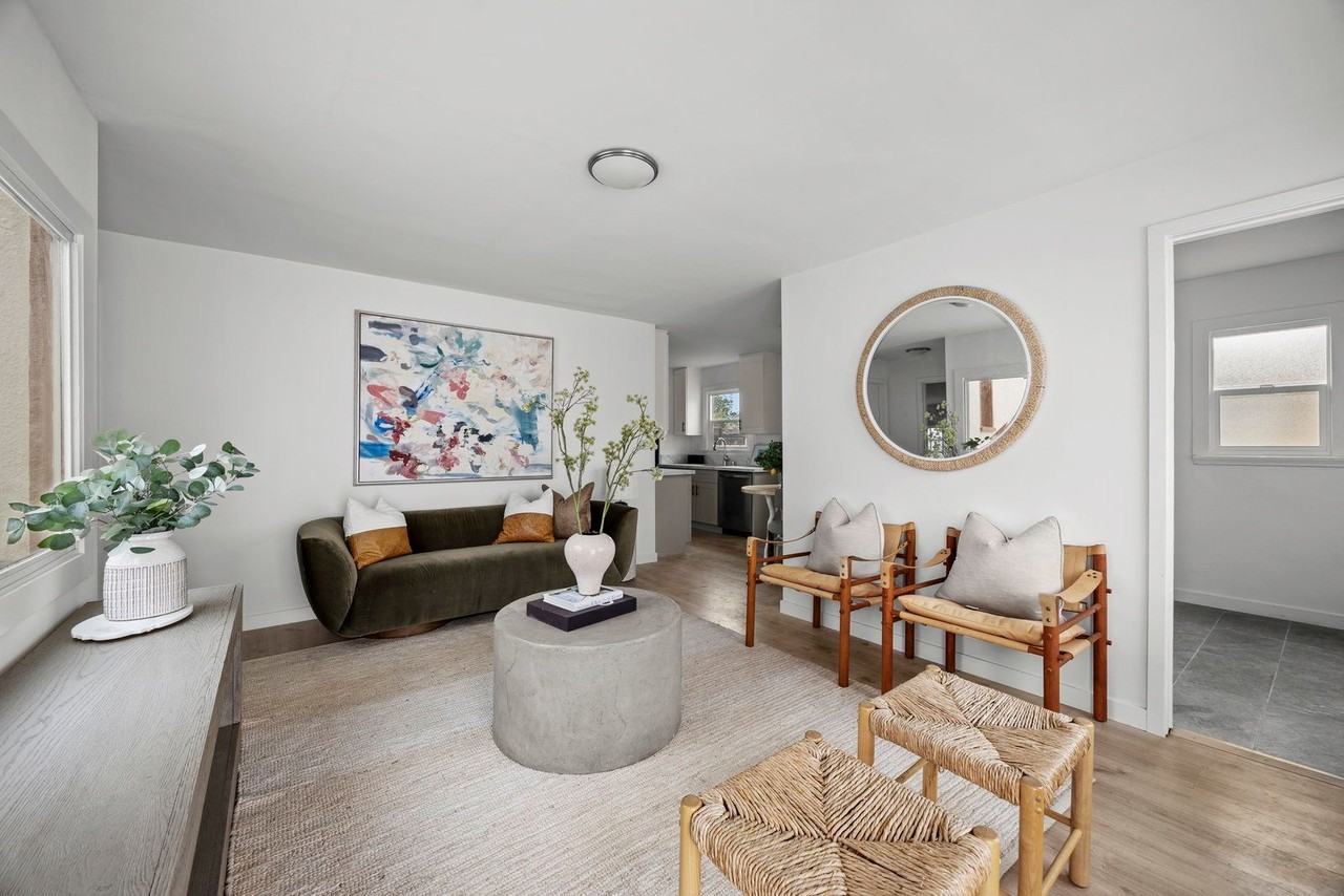 1510 W 52nd St #1510 - Photo 3 of 33