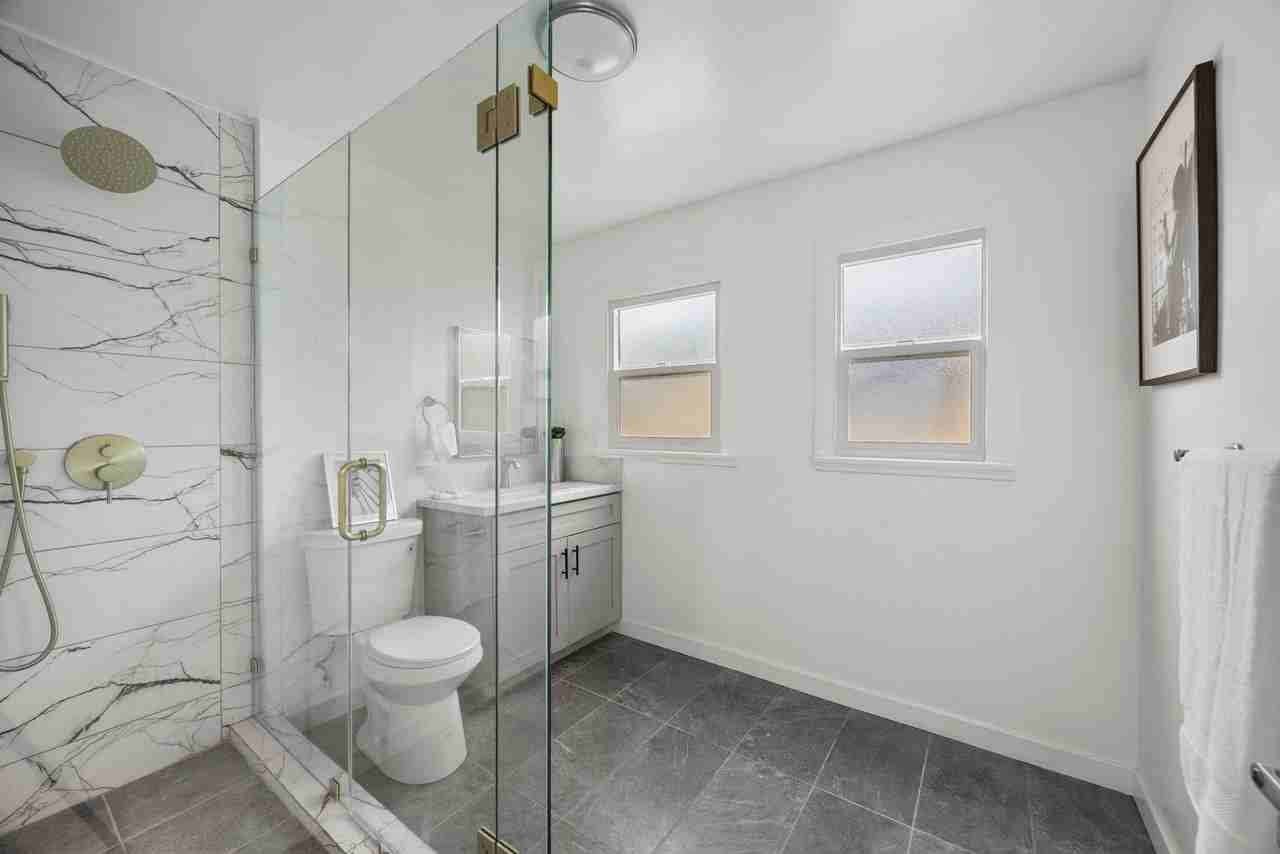 1510 W 52nd St #1510 - Photo 5 of 33