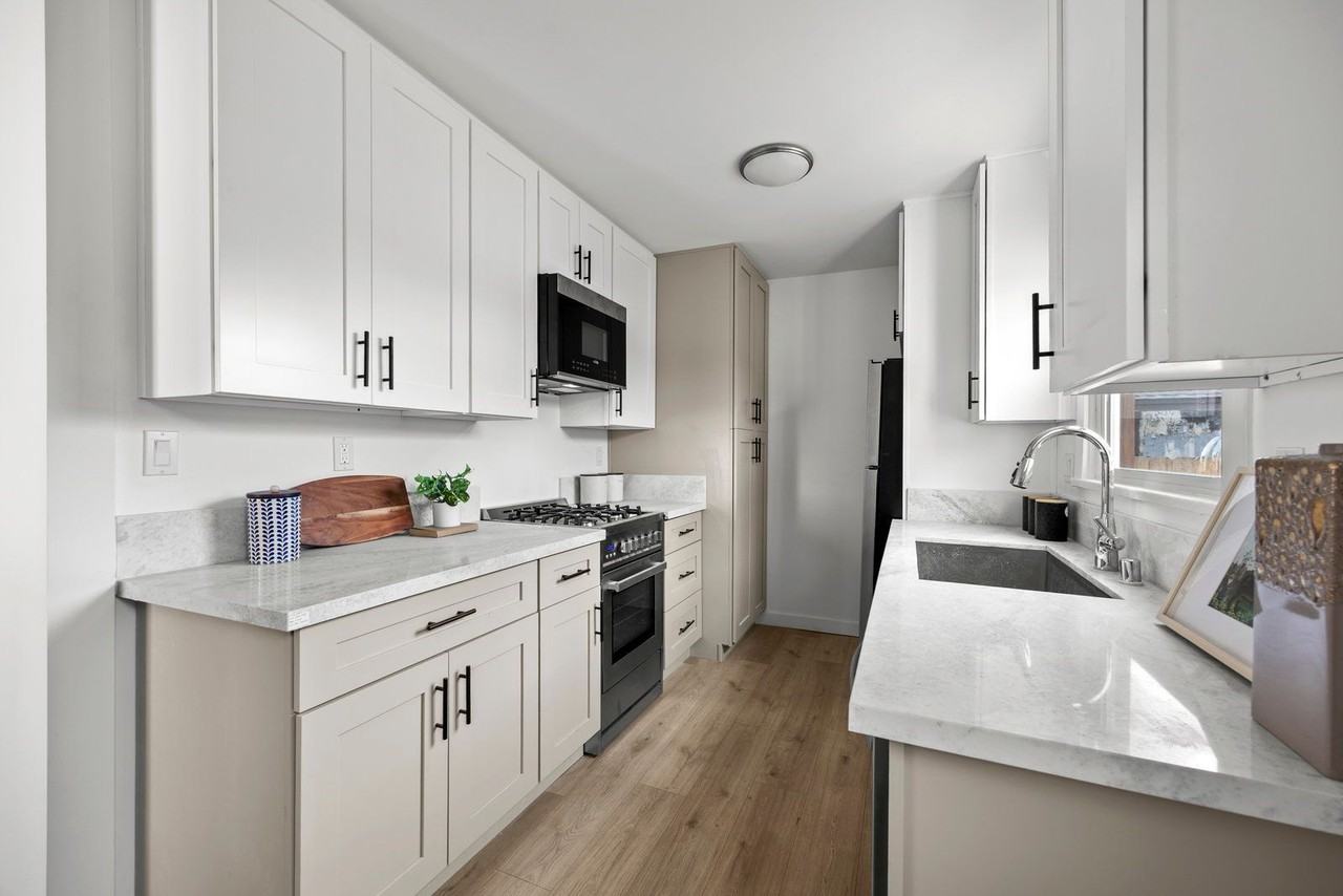 1510 W 52nd St #1510 - Photo 6 of 33