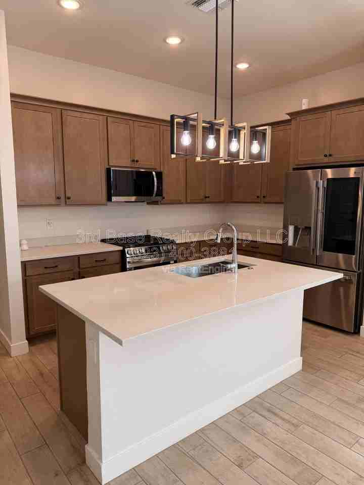 20363 W Sells Dr - Photo 2 of 22